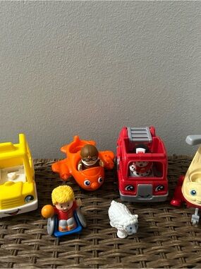 Fisher Price Odds N Ends Lot -8 Pcs